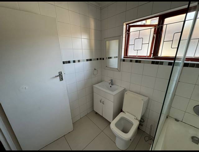 3 BEDROOM APARTMENT FOR SALE IN ESSENWOOD